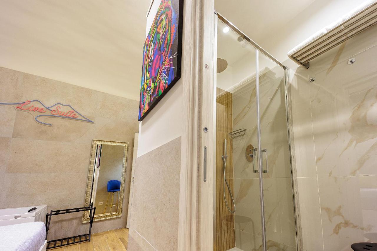 Live Suite Napoli Exterior photo