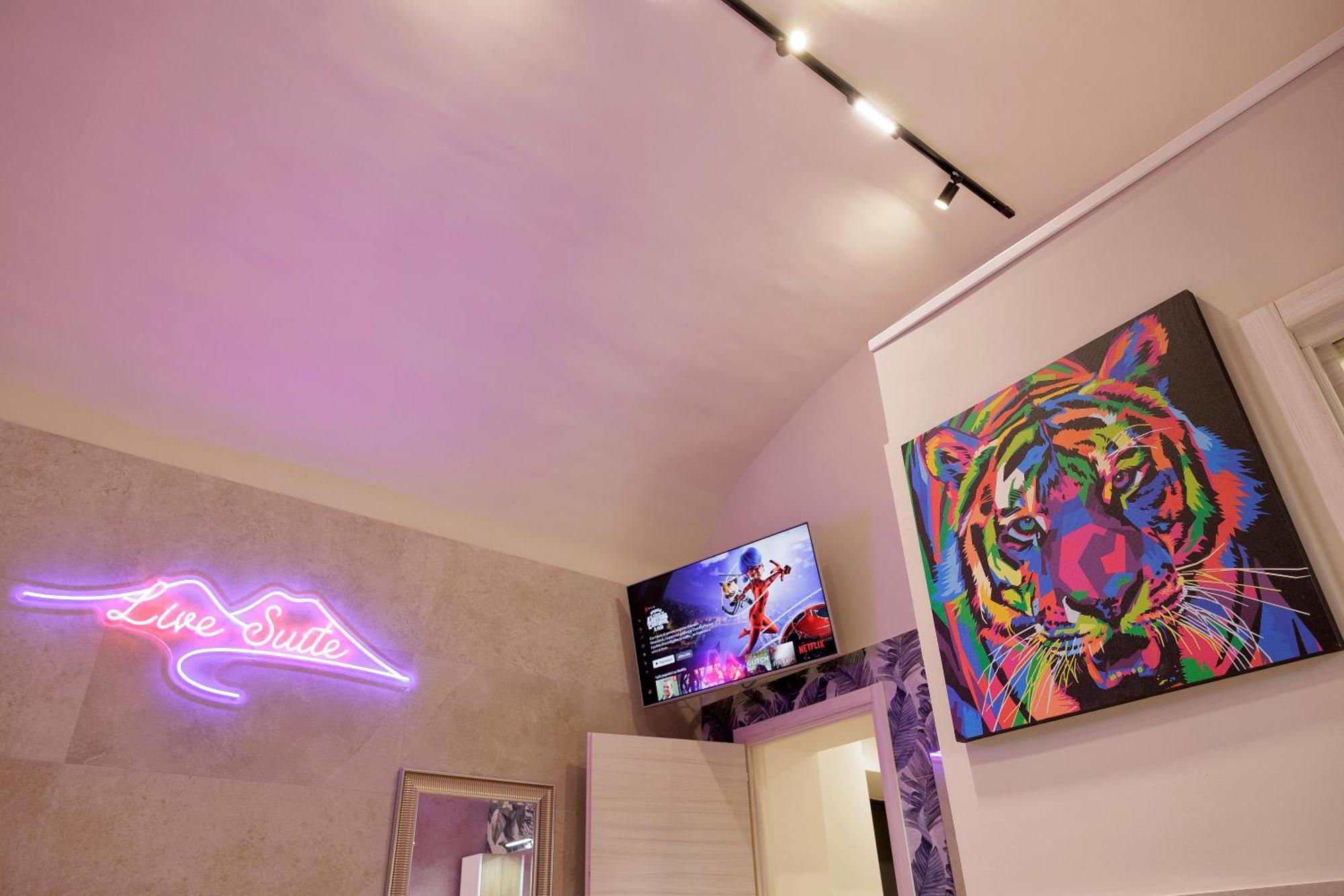 Live Suite Napoli Exterior photo